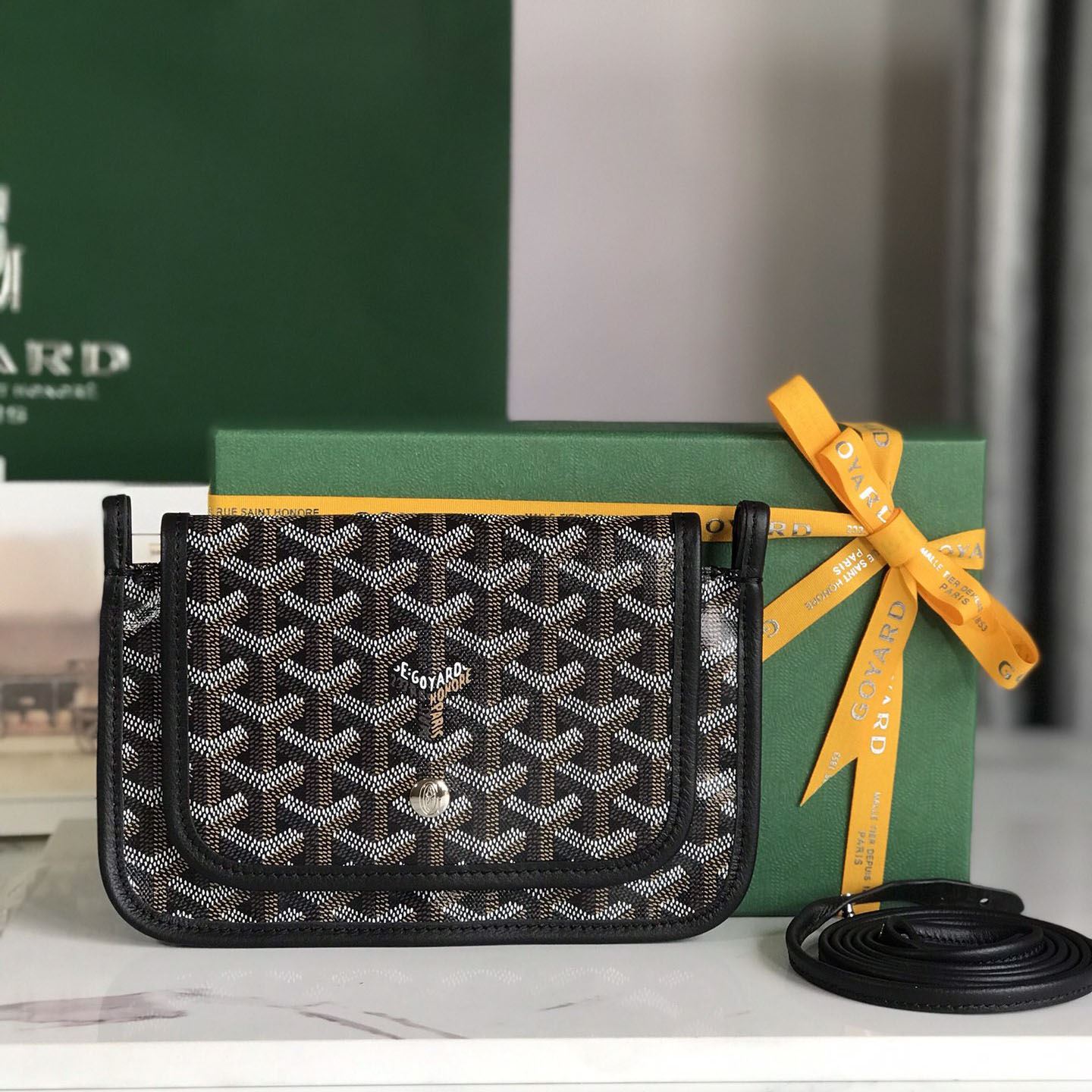 Go*ard clutch bags